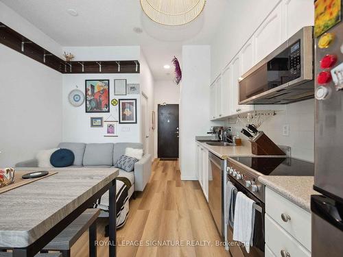 116-231 Fort York Blvd, Toronto, ON - Indoor Photo Showing Kitchen