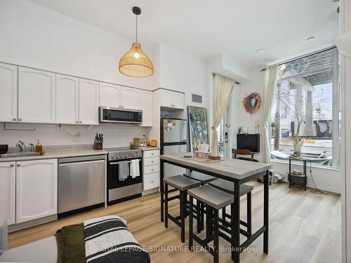 116-231 Fort York Blvd, Toronto, ON - Indoor Photo Showing Kitchen