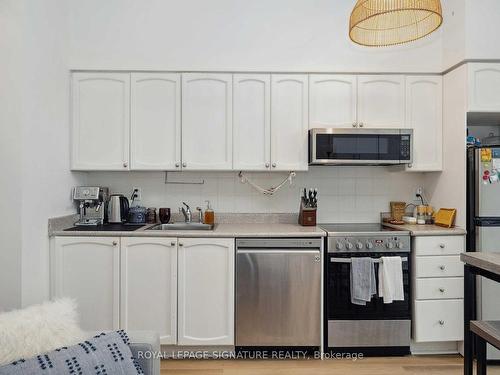 116-231 Fort York Blvd, Toronto, ON - Indoor Photo Showing Kitchen