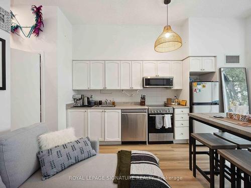 116-231 Fort York Blvd, Toronto, ON - Indoor Photo Showing Kitchen