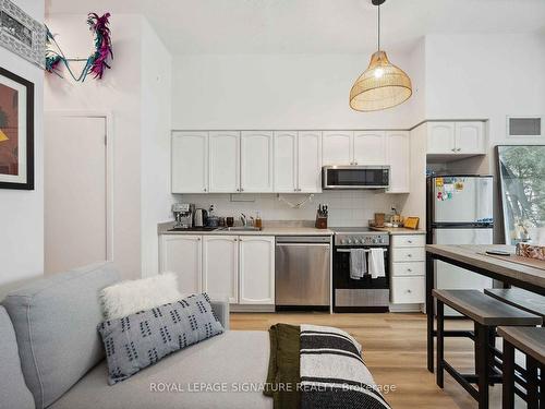 116-231 Fort York Blvd, Toronto, ON - Indoor Photo Showing Kitchen