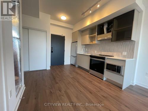 Ph13 - 395 Dundas Street W, Oakville, ON - Indoor Photo Showing Kitchen