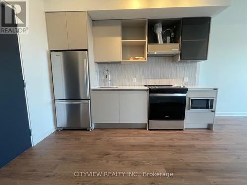 Ph13 - 395 Dundas Street W, Oakville, ON - Indoor Photo Showing Kitchen