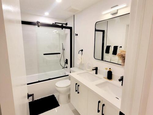 165 Whitefoot Cres, Ajax, ON - Indoor Photo Showing Bathroom