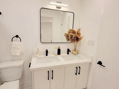 165 Whitefoot Cres, Ajax, ON - Indoor Photo Showing Bathroom