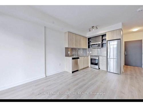 615-10 De Boers Dr, Toronto, ON - Indoor Photo Showing Kitchen