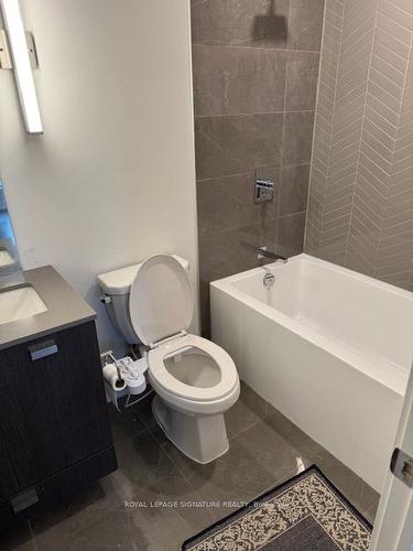 615-10 De Boers Dr, Toronto, ON - Indoor Photo Showing Bathroom