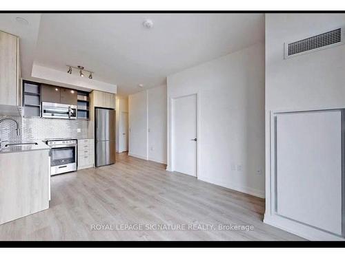 615-10 De Boers Dr, Toronto, ON - Indoor Photo Showing Kitchen