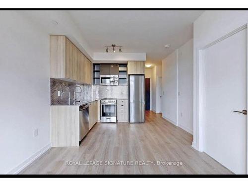 615-10 De Boers Dr, Toronto, ON - Indoor Photo Showing Kitchen