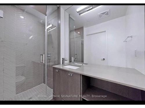 615-10 De Boers Dr, Toronto, ON - Indoor Photo Showing Bathroom