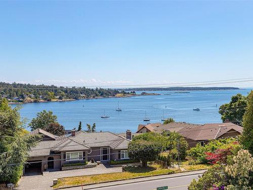 2597 Vista Bay Rd, Saanich, BC 