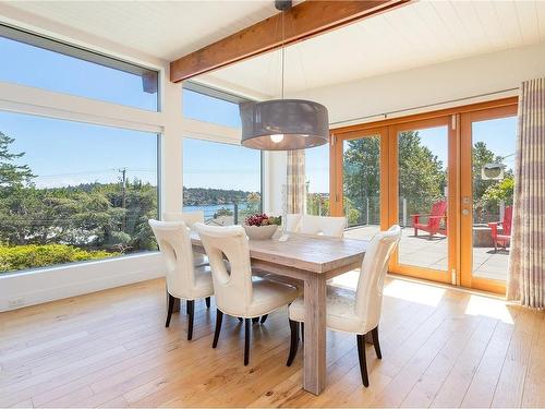 2597 Vista Bay Rd, Saanich, BC 