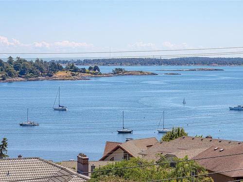 2597 Vista Bay Rd, Saanich, BC 