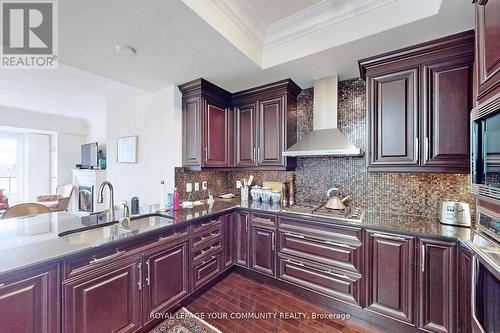 405 - 1717 Avenue Road, Toronto, ON - Indoor Photo Showing Kitchen With Double Sink With Upgraded Kitchen