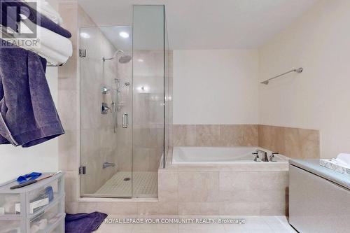 405 - 1717 Avenue Road, Toronto, ON - Indoor Photo Showing Bathroom