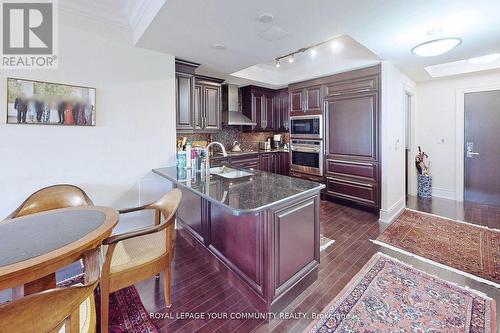 405 - 1717 Avenue Road, Toronto, ON - Indoor Photo Showing Kitchen