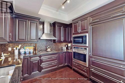 405 - 1717 Avenue Road, Toronto, ON - Indoor Photo Showing Kitchen