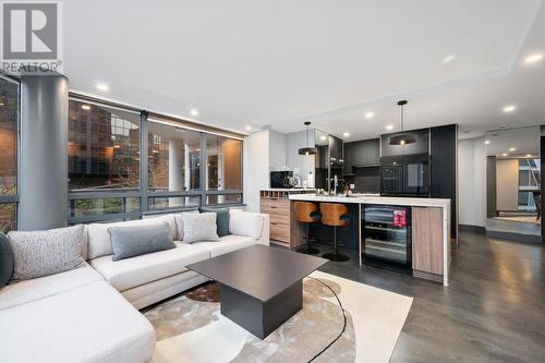 10X 1415 W Georgia Street, Vancouver, BC - Indoor Photo Showing Living Room