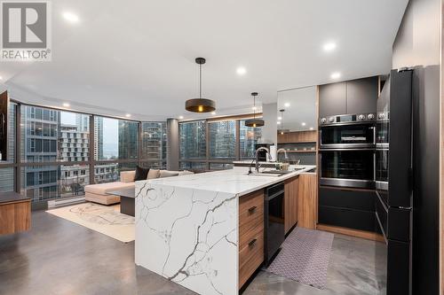 10X 1415 W Georgia Street, Vancouver, BC - Indoor Photo Showing Kitchen With Upgraded Kitchen