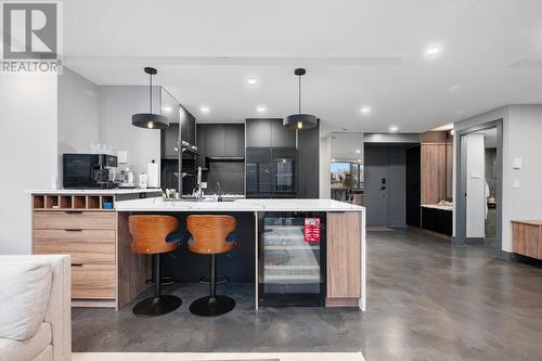 10X 1415 W Georgia Street, Vancouver, BC - Indoor Photo Showing Kitchen With Upgraded Kitchen