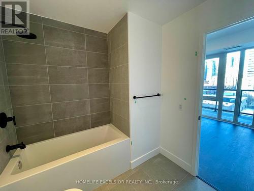 907 - 308 Jarvis Street, Toronto, ON - Indoor Photo Showing Bathroom