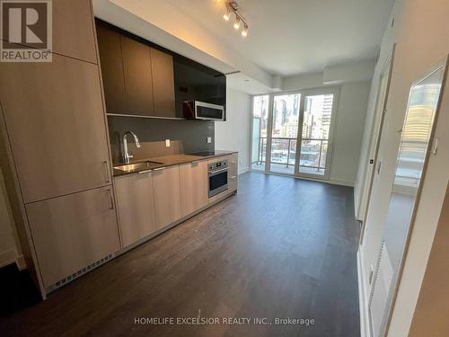 907 - 308 Jarvis Street, Toronto, ON - Indoor Photo Showing Kitchen