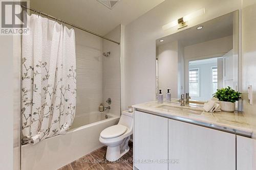 110 - 10360 Islington Avenue, Vaughan, ON - Indoor Photo Showing Bathroom