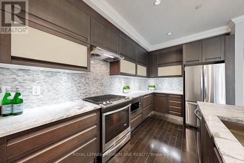 110 - 10360 Islington Avenue, Vaughan, ON - Indoor Photo Showing Kitchen With Upgraded Kitchen