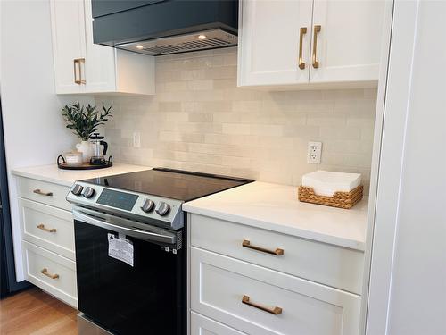 402-514 14Th Street, Invermere, BC - Indoor Photo Showing Kitchen