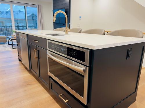 402-514 14Th Street, Invermere, BC - Indoor Photo Showing Kitchen