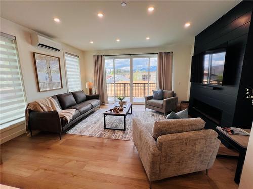 402-514 14Th Street, Invermere, BC - Indoor Photo Showing Living Room