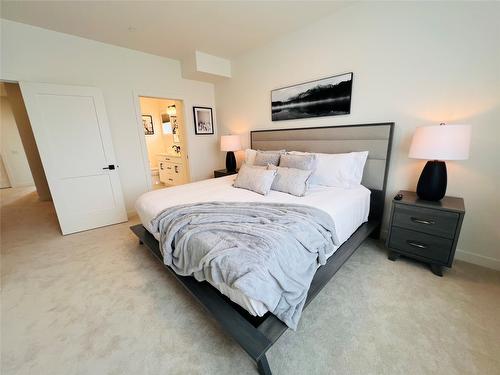 402-514 14Th Street, Invermere, BC - Indoor Photo Showing Bedroom