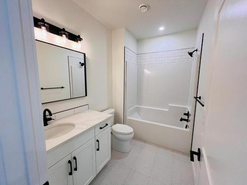 402-514 14Th Street, Invermere, BC - Indoor Photo Showing Bathroom