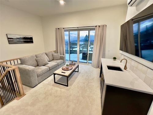 402-514 14Th Street, Invermere, BC - Indoor Photo Showing Living Room