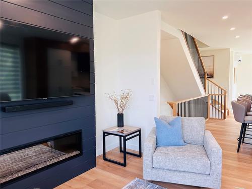 402-514 14Th Street, Invermere, BC - Indoor Photo Showing Living Room With Fireplace