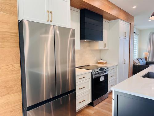 402-514 14Th Street, Invermere, BC - Indoor Photo Showing Kitchen With Upgraded Kitchen