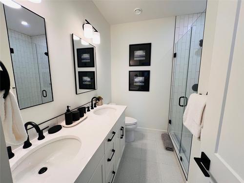 403-514 14Th Street, Invermere, BC - Indoor Photo Showing Bathroom