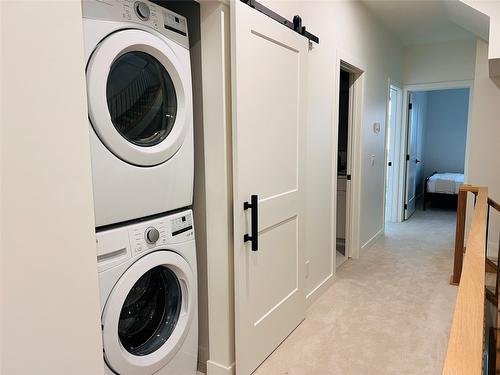 403-514 14Th Street, Invermere, BC - Indoor Photo Showing Laundry Room