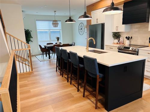 403-514 14Th Street, Invermere, BC - Indoor Photo Showing Kitchen With Upgraded Kitchen