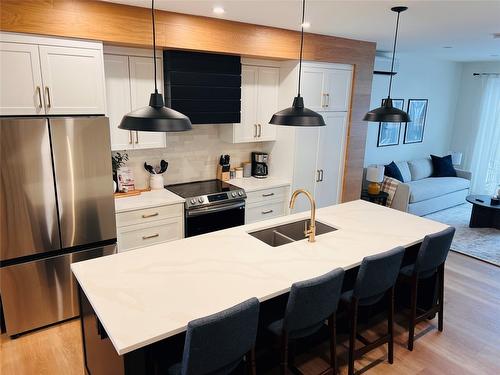 403-514 14Th Street, Invermere, BC - Indoor Photo Showing Kitchen With Double Sink With Upgraded Kitchen