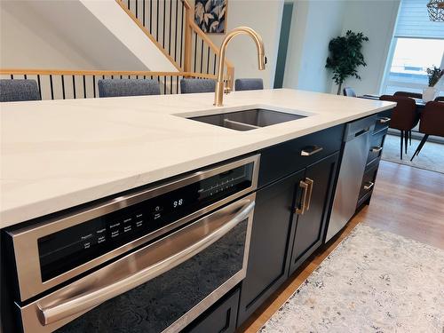 403-514 14Th Street, Invermere, BC - Indoor Photo Showing Kitchen With Double Sink