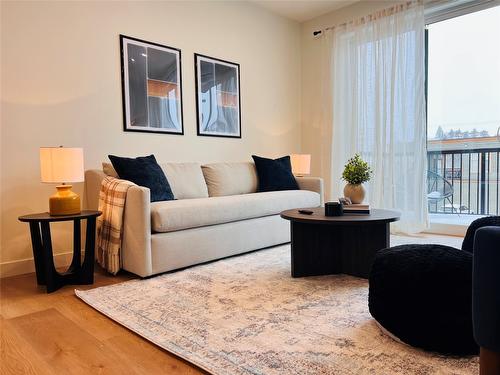 403-514 14Th Street, Invermere, BC - Indoor Photo Showing Living Room