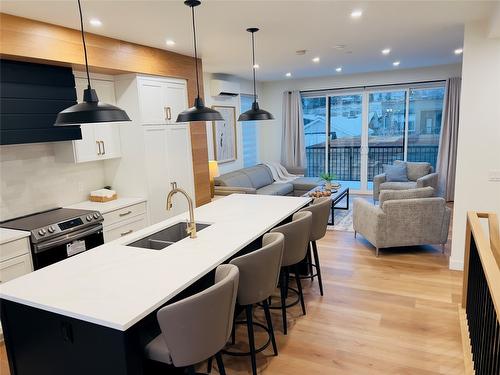 404-514 14Th Street, Invermere, BC - Indoor Photo Showing Kitchen With Double Sink With Upgraded Kitchen