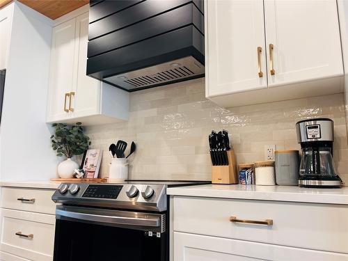 405-514 14Th Street, Invermere, BC - Indoor Photo Showing Kitchen