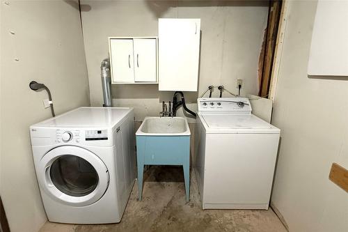 823 6Th Avenue, Kimberley, BC - Indoor Photo Showing Laundry Room