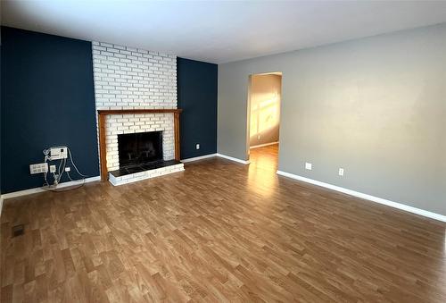 823 6Th Avenue, Kimberley, BC - Indoor Photo Showing Living Room With Fireplace