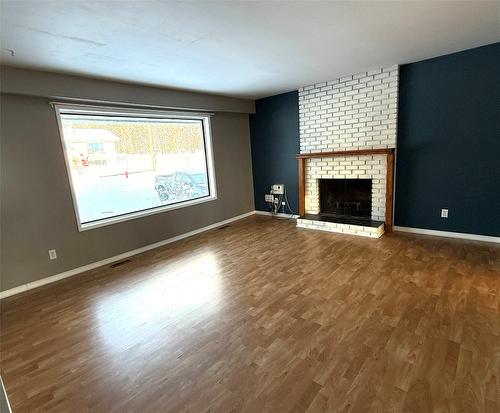 823 6Th Avenue, Kimberley, BC - Indoor Photo Showing Living Room With Fireplace