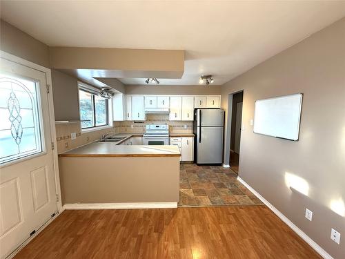 823 6Th Avenue, Kimberley, BC - Indoor Photo Showing Kitchen With Double Sink