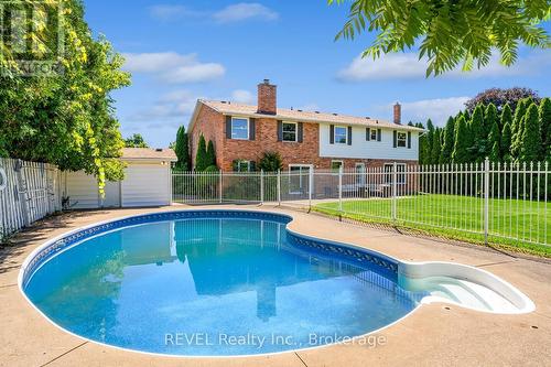 140 Tanbark Road, Niagara-On-The-Lake (105 - St. Davids), ON - Outdoor With In Ground Pool With Backyard