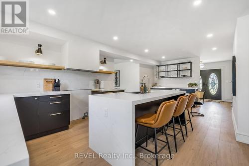 140 Tanbark Road, Niagara-On-The-Lake (105 - St. Davids), ON - Indoor Photo Showing Kitchen With Upgraded Kitchen